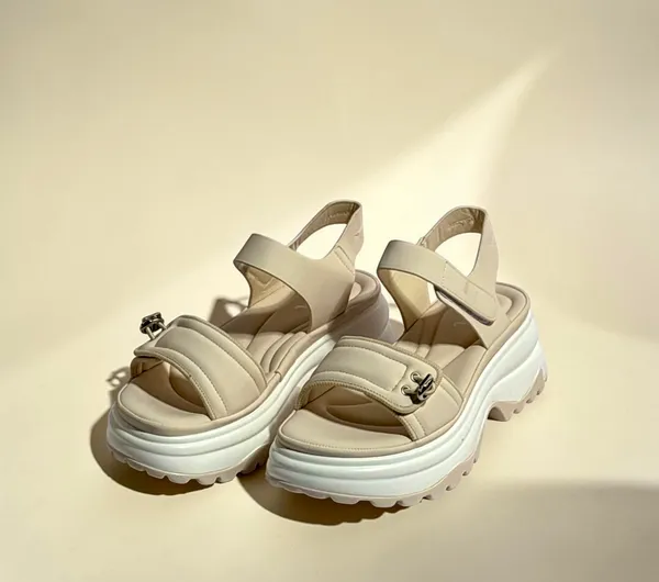 Women'S_White_Platform_Sandals_With_Chunky_Sole