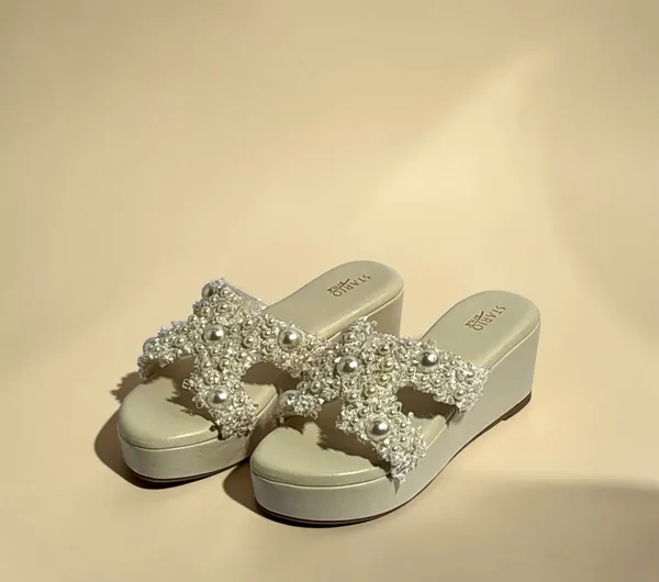 Pearl-Embellished_Platform_Slide_Sandals_For_Women