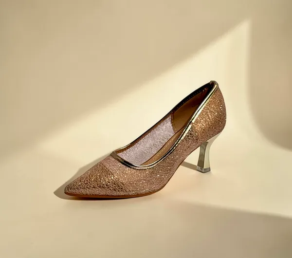 Elegant_Rose_Gold_Glitter_Pointed_Toe_Kitten_Heels_For_Women