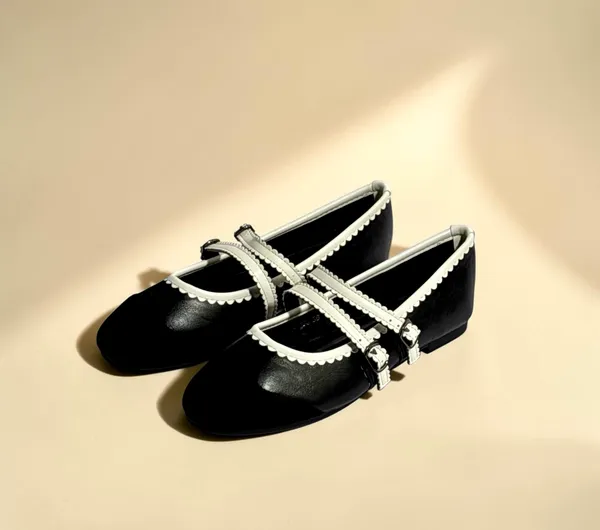 Black_Ballet_Flats_With_White_Scalloped_Straps