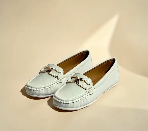 White_Leather_Loafers_With_Metal_Buckle_Detail_For_Women