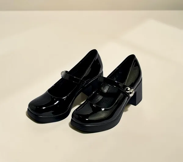 Black_Patent_Platform_Mary_Jane_Shoes_With_Chunky_Heel