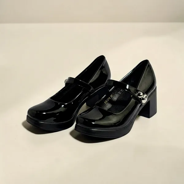 Black_Patent_Platform_Mary_Jane_Shoes_With_Chunky_Heel