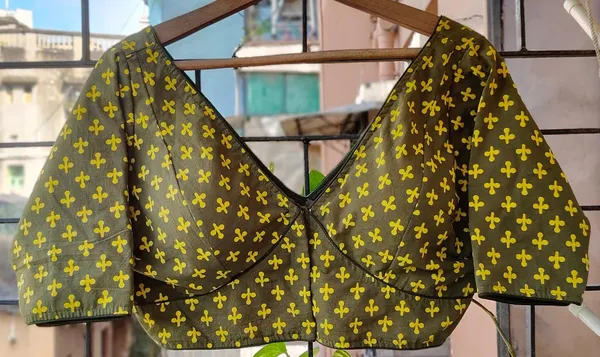 Olive_Green_Floral_Print_Readymade_Saree_Blouse