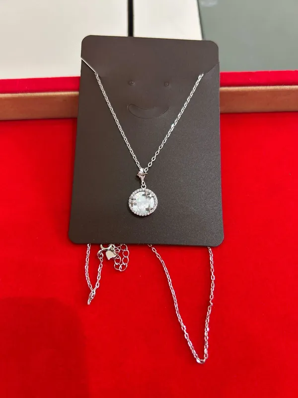 Silver_Premium_Pendant_Necklace_For_Women