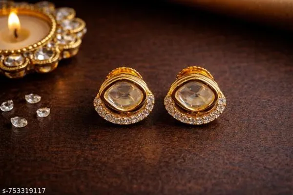 Gold_Royal_Glow_Floral_Gold_Pendant_Set_For_Women