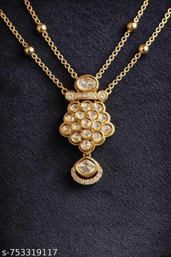Gold_Royal_Glow_Floral_Gold_Pendant_Set_For_Women