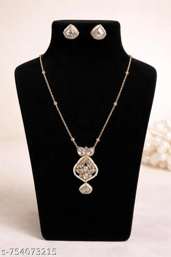 Gold_And_White_Pearl_Bloom_Grace_Pendant_Set_For_Women