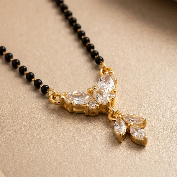 Gold_And_Black_Radiant_Leaf_Charm_Mangalsutra_For_Women