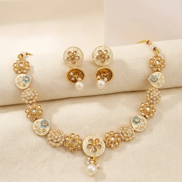 Gold_And_White_Graceful_Floral_Kundan_Necklace_With_Pearl_Drops_For_Women