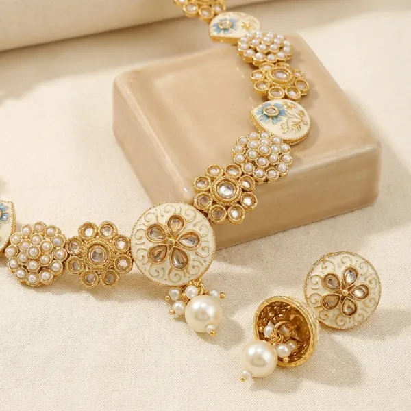 Gold_And_White_Graceful_Floral_Kundan_Necklace_With_Pearl_Drops_For_Women