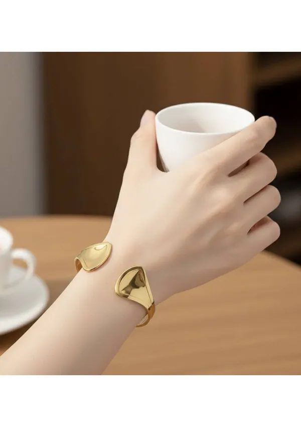 Gold-Toned_Heart_Shaped_Open_Cuff_Bracelet