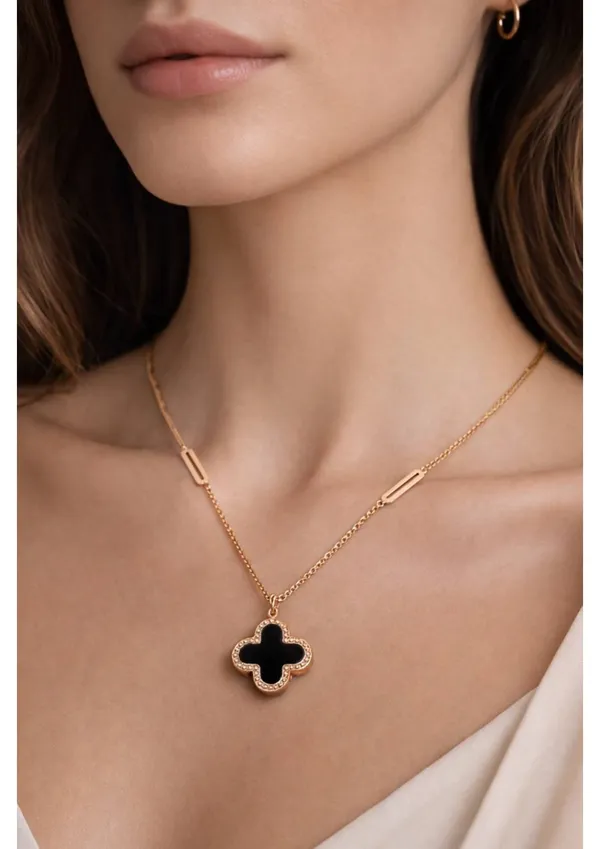 Rose_Gold_Clover_Pendant_Necklace_With_Chain_Links