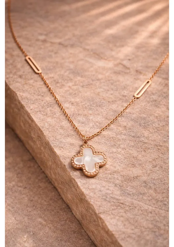 Elegant_Four-Leaf_Clover_White_Shell_Pendant_Necklace_With_Gold_Chain