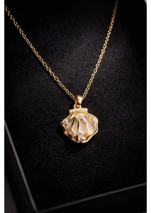Elegant_Shell_Pearl_Pendant_Necklace_With_Delicate_Chain