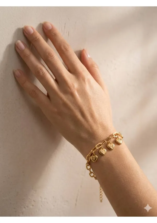 Gold_Heart_Charm_Chain_Bracelet_For_Women