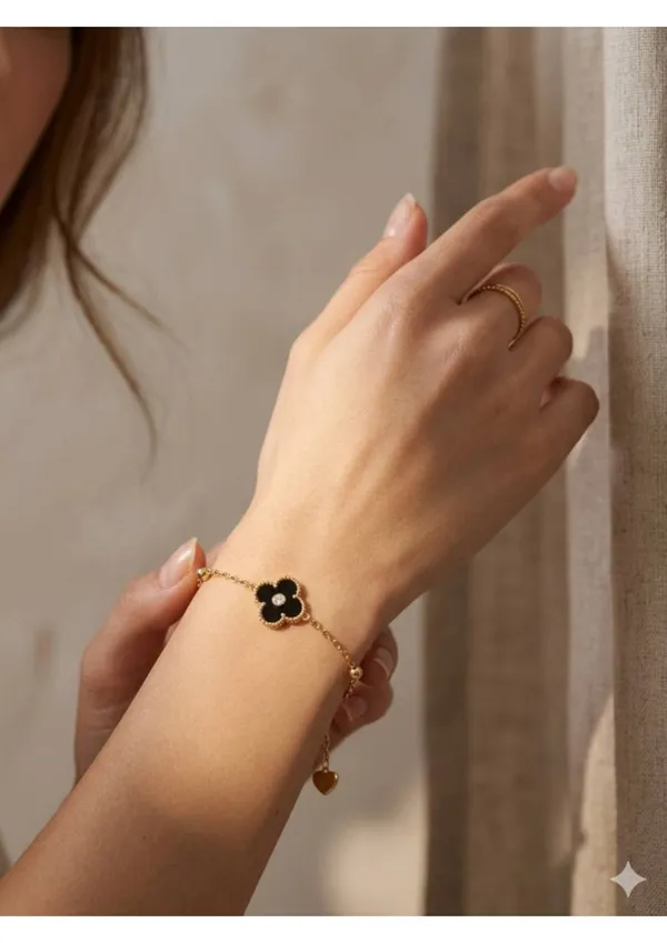 Four-Leaf_Clover_Black_Enamel_Gold-Tone_Chain_Bracelet_With_Heart_Charm