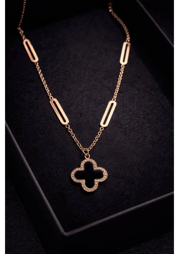 Rose_Gold_Clover_Pendant_Necklace_With_Chain_Links