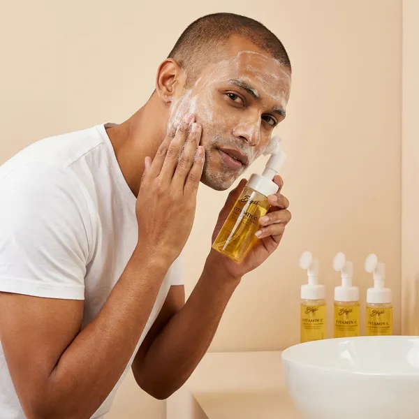 Foaming_Facewash_Vit-C_For_Men_And_Women