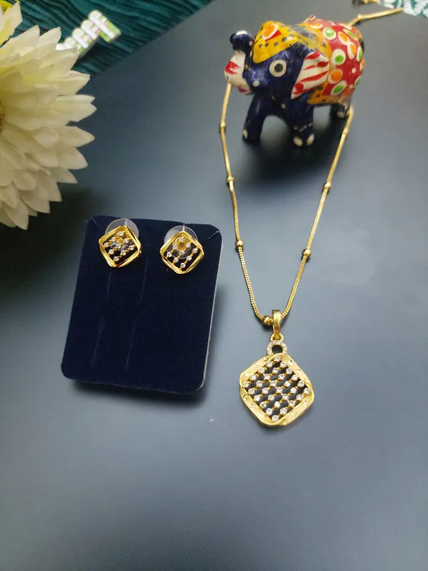 Gold_Plated_Diamond_AD_Studded_Pendant_Set_with_Earrings_for_Women