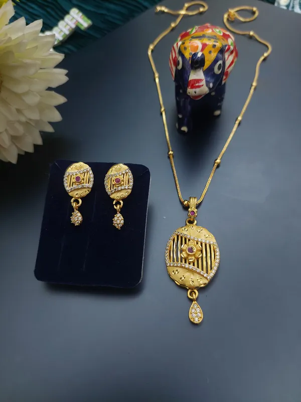 Gold_Plated_Oval_Ruby_&_AD_Pendant_Set_with_Earrings_for_Women