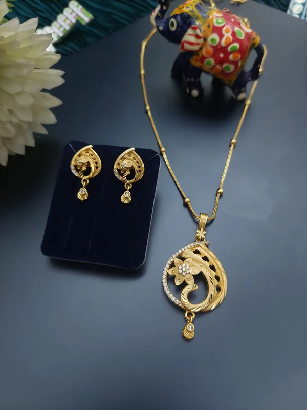 Gold_Plated_Round_Peacock_AD_Pendant_Set_with_Earrings_for_Women