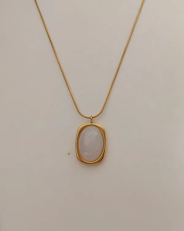 Premium_Oval_Stone_Gold_Plated_Pendant_Chain_for_Women