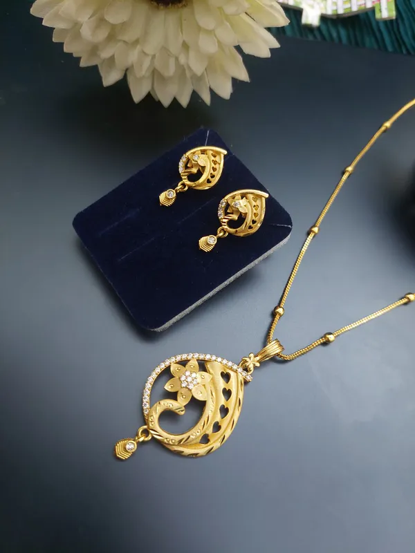 Gold_Plated_Round_Peacock_AD_Pendant_Set_with_Earrings_for_Women
