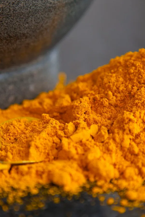 Red_Chilli_And_Turmeric_Powder_Spices_For_Cooking_Pack_Of_2