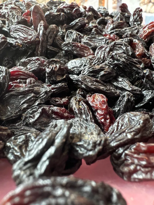 Shahi_Dryfruits_Black_Raisins_|_Wholesome_Daily_Nutrition_|_250_Gm