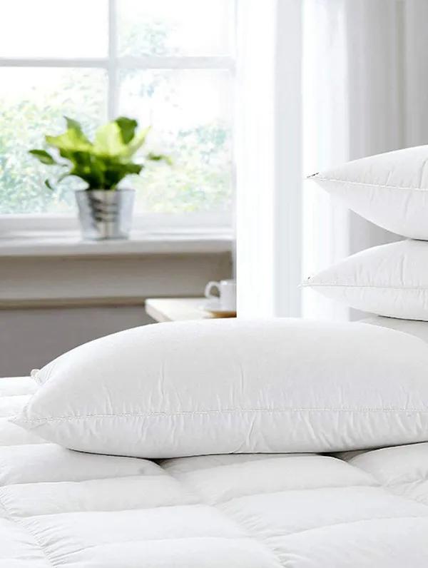 White_Polyester_Fibre_Sleeping_Pillow