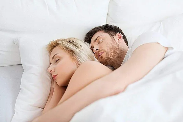 White_Polyester_Fibre_Sleeping_Pillow