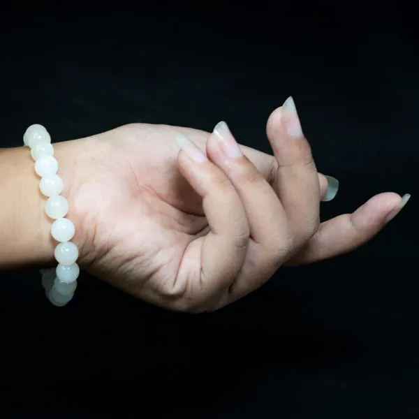 Off_White_Premium_Moonstone_Bracelet