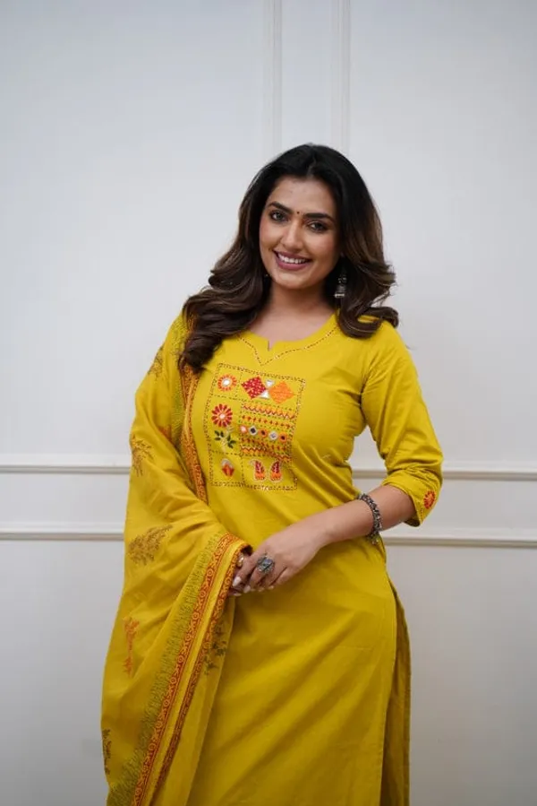 Yellow_Cotton_Premium_Kurta_Ethnic_Wear_For_Women_And_Girls
