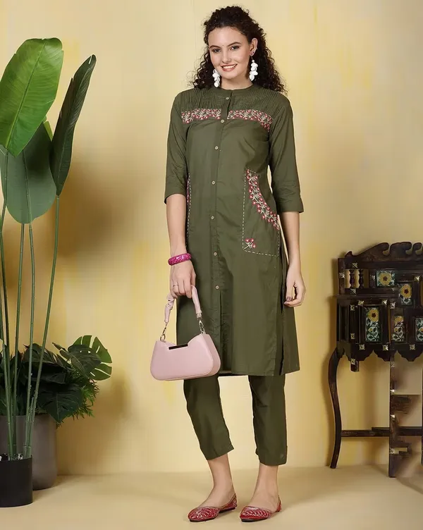 Green_Cotton_Pocket_Style_Kurti_With_Embroidery_And_Pant_Set_For_Women_And_Girls