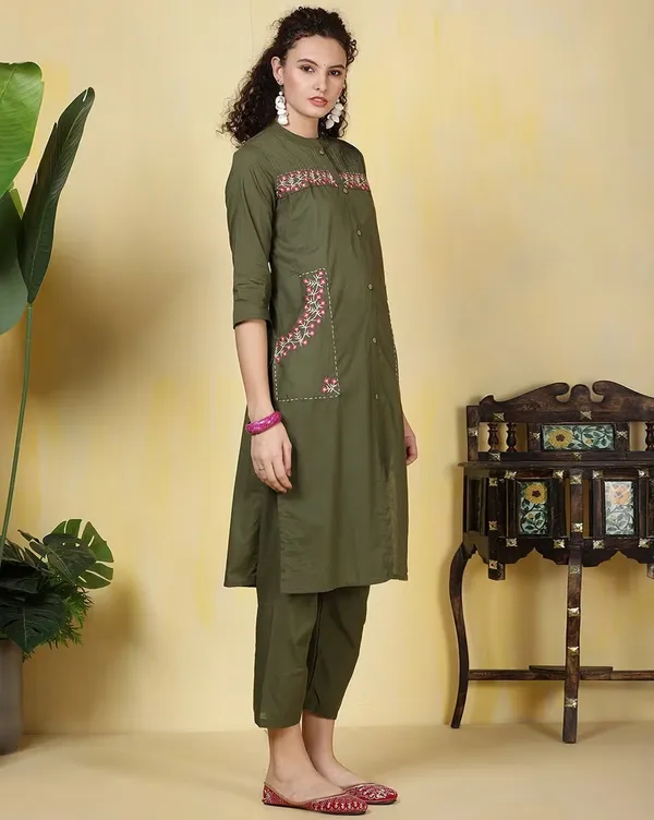 Green_Cotton_Pocket_Style_Kurti_With_Embroidery_And_Pant_Set_For_Women_And_Girls