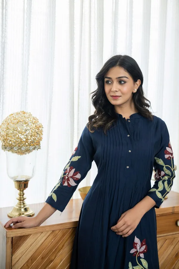 Navy_Blue_Cotton_Premium_Embroidered_Kurta_Set_For_Women_And_Girls