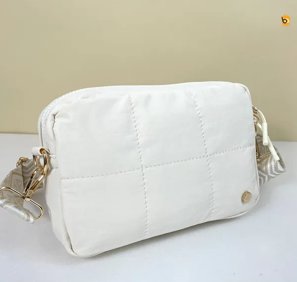 Stylish_Phone_Sling_in_Quilted_…._Very_luxurious!