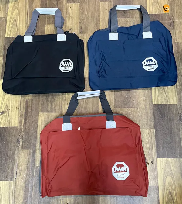 Fashion_Travel_Smart_Duffel_Bag_With_Shoes_Pockets