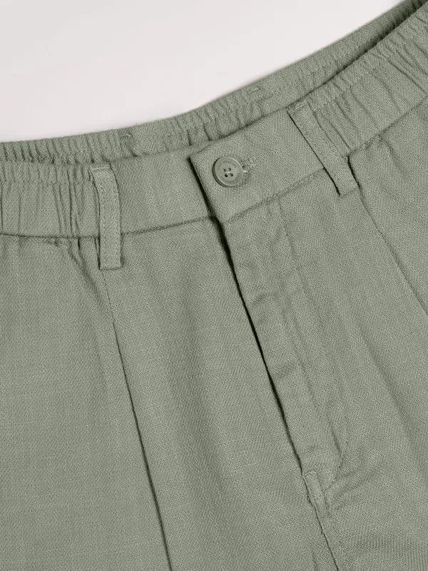 mens_loose_16_botom_lt_green_linen_travel_pants