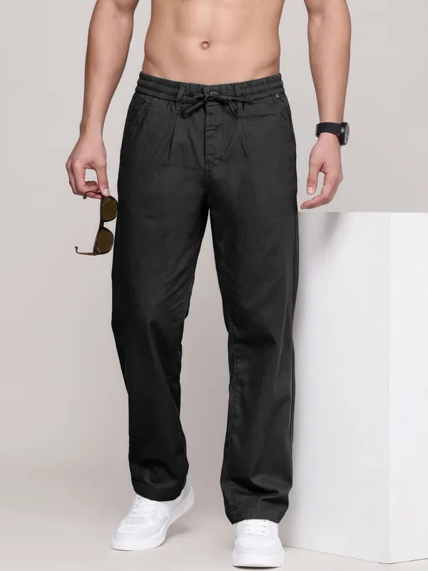 mens_loose_16_botom_black_linen_travel_pants