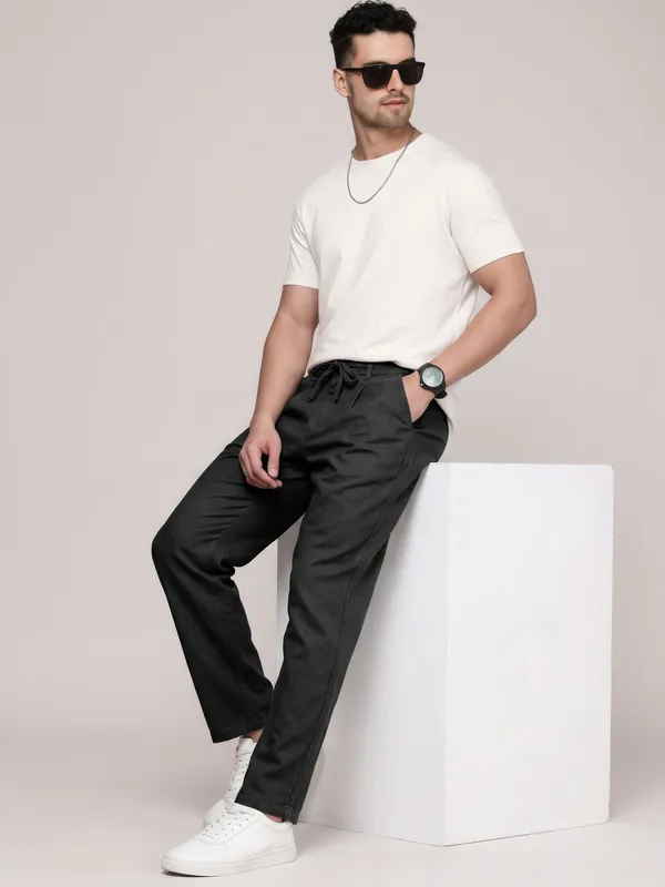 mens_loose_16_botom_black_linen_travel_pants