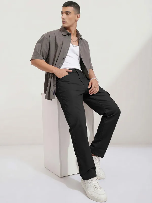 Mens_Black_Cargo_Pants_With_Snap_Button_Pockets