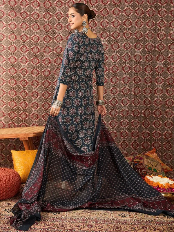 Ajrak_print_three_piece_set