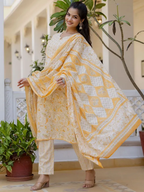 TATVANI_–_Cotton_Kurti_Pant_Dupatta_Set