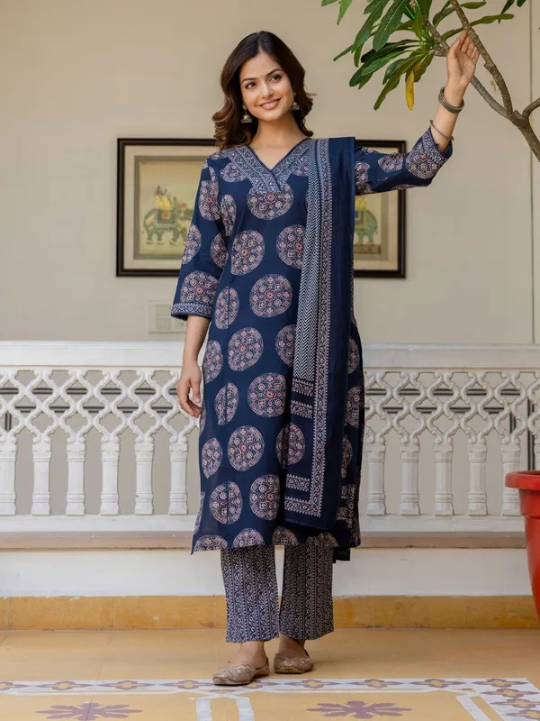 TATVANI_–_Cotton_Printed_Kurti_Pant_Dupatta_Set