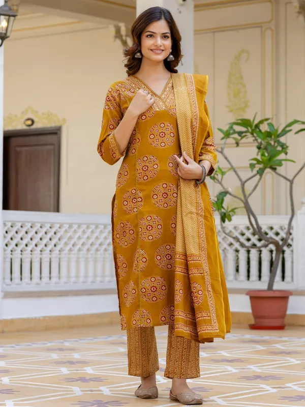 TATVANI_–_Cotton_Printed_Kurti_Pant_Dupatta_Set