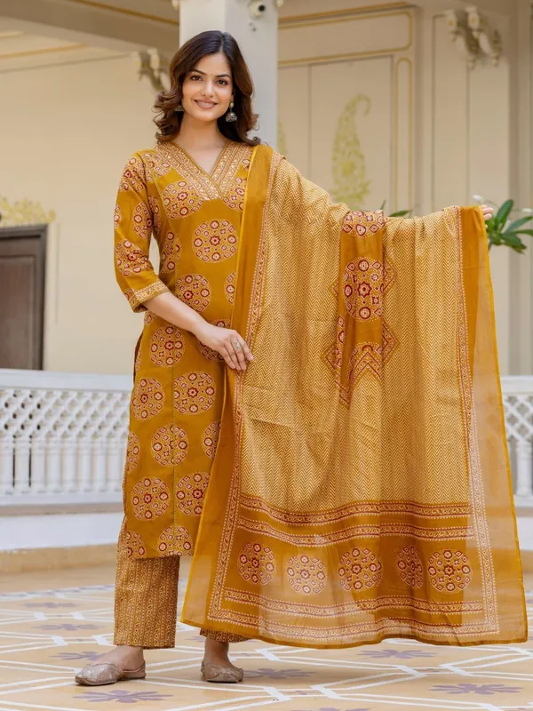 TATVANI_–_Cotton_Printed_Kurti_Pant_Dupatta_Set