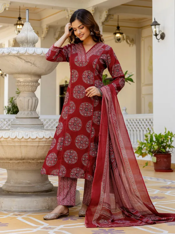 TATVANI_–_Cotton_Printed_Kurti_Pant_Dupatta_Set