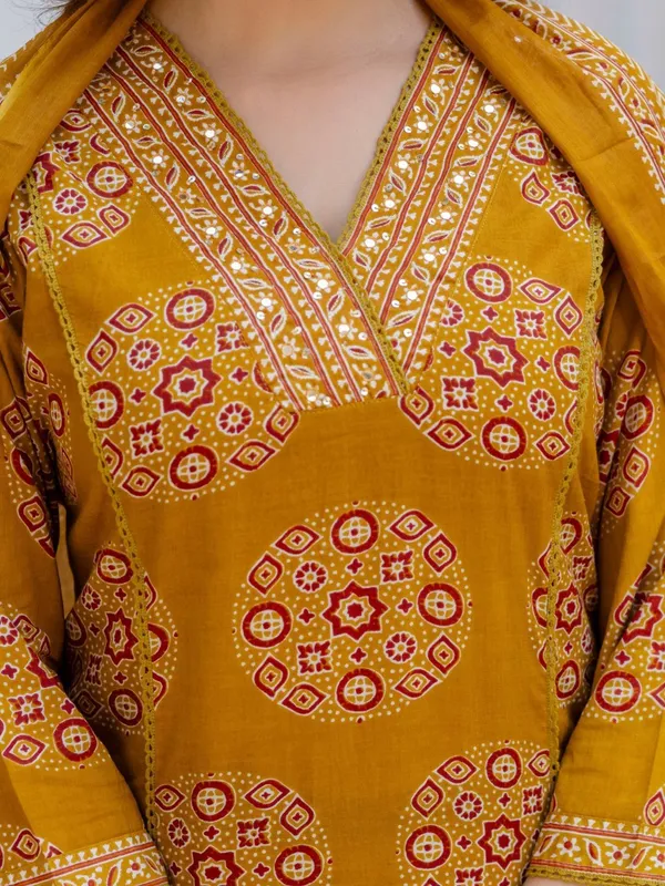 TATVANI_–_Cotton_Printed_Kurti_Pant_Dupatta_Set